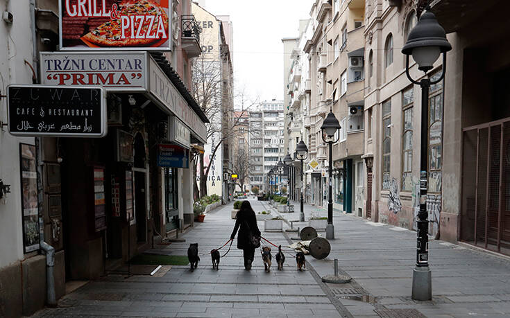 «Ηλεκτρονικό τεστ αυτοδιάγνωσης» για τον κορονοϊό στη Σερβία – Πέντε θάνατοι σε 24 ώρες