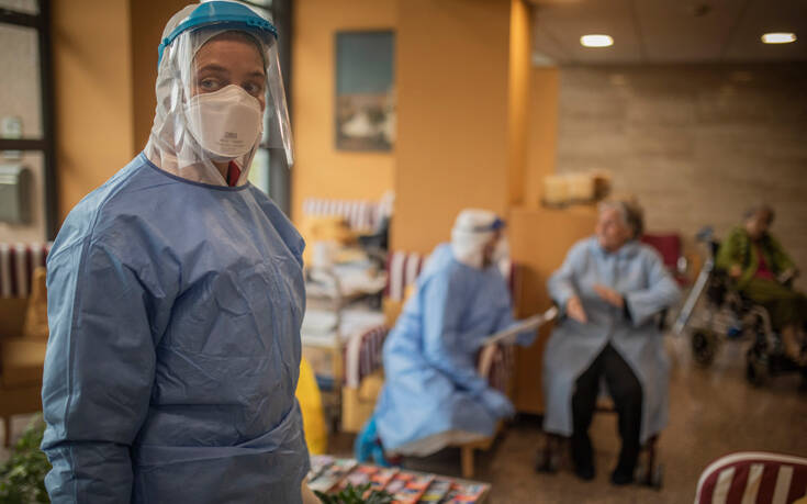 Παραλλαγμένο στέλεχος του κορονοϊού εξαπλώθηκε σε γηροκομείο με εμβολιασμένο το 90% των ηλικιωμένων