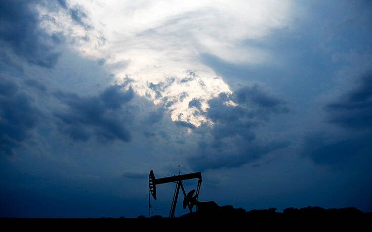 Βουτιά καταγράφει η τιμή του αμερικανικού αργού πετρελαίου