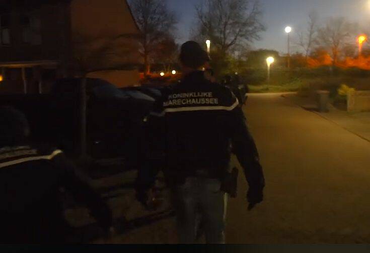 Ολλανδία: Συνελήφθησαν δύο άνδρες που μετέφεραν πυροβόλο όπλο στο αεροδρόμιο του Σίπχολ