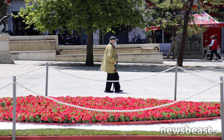 Η μάσκα γίνεται πλέον συνήθεια