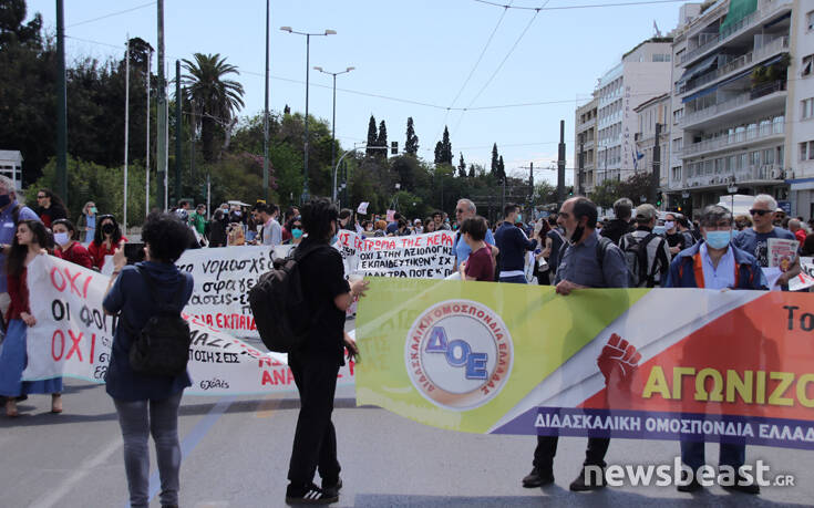 Συγκέντρωση εκπαιδευτικών στο Σύνταγμα ενάντια στο νομοσχέδιο του υπουργείου Παιδείας