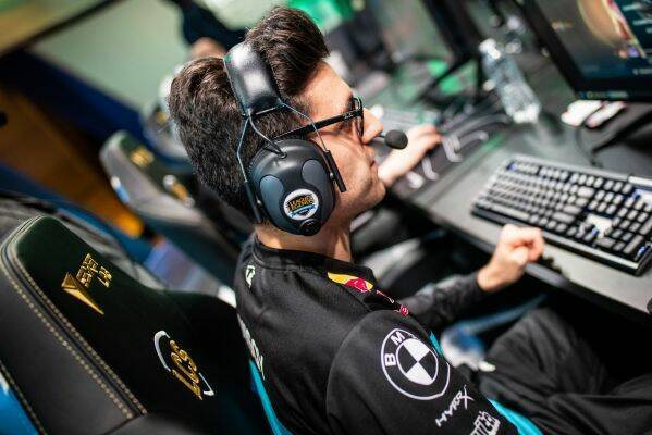 Auto-moto: Γερό μπάσιμο της BMW στον κόσμο των esports