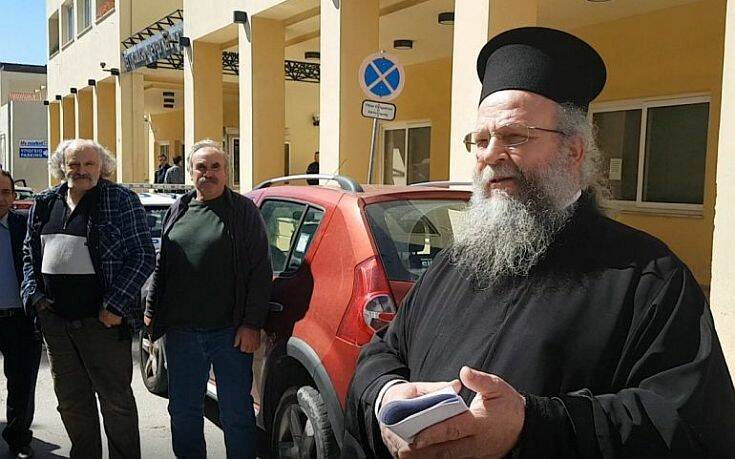 Ελεύθερος αλλά με πρόστιμο 5.000 ευρώ αφέθηκε ο «ιπτάμενος» ιερέας της Χίου