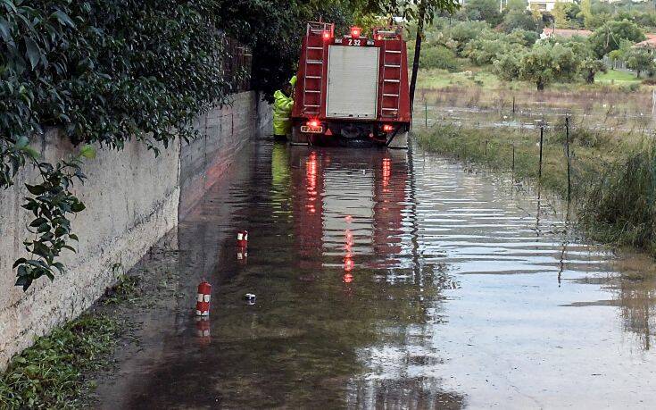 Καιρός: Μεγάλες ζημιές από πλημμύρες σε Εύβοια, Βοιωτία και Φθιώτιδα