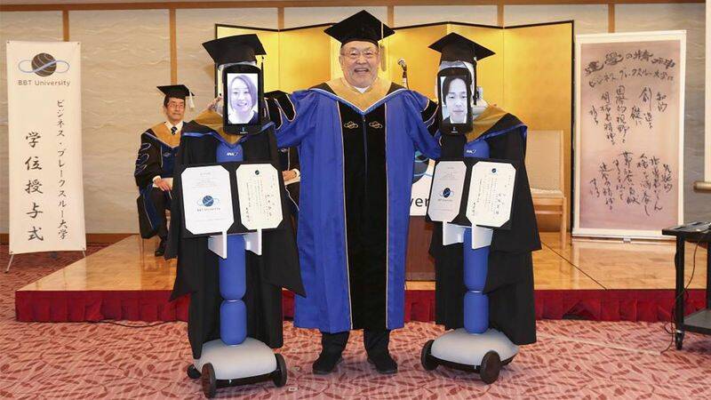 Κορονοϊός: Ορκωμοσία φοιτητών στην Ιαπωνία μέσω ρομπότ