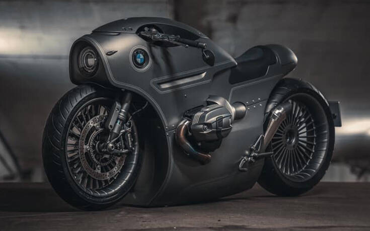 Η Zillers σε μια BMW R nineT βγαλμένη από επιστημονική φαντασία