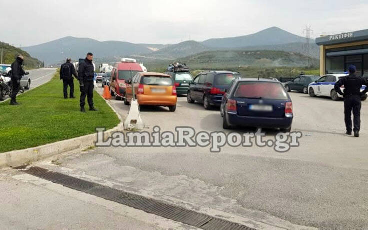 Λαμία: Αστυνομικό μπλόκο σε κονβόι Βουλγάρων ταξιδιωτών