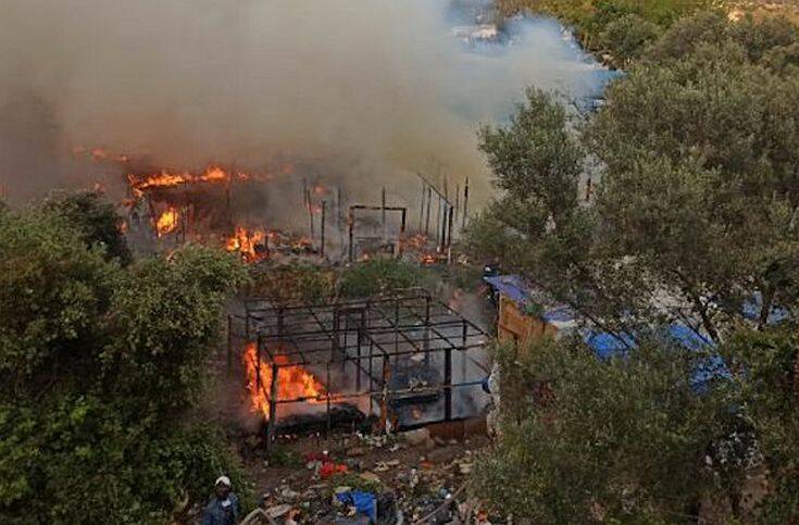 Σάμος: Φωτιά στο κέντρο προσφύγων &#8211; μεταναστών