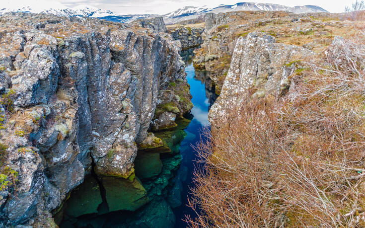 Οι τεκτονικές πλάκες της Γης άρχισαν να κινούνται πολύ νωρίτερα από ό,τι νόμιζαν έως τώρα οι γεωλόγοι