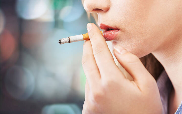 Συμπέρασμα &#8211; έκπληξη για τους καπνιστές: Κινδυνεύουν λιγότερο από τον κορονοϊό