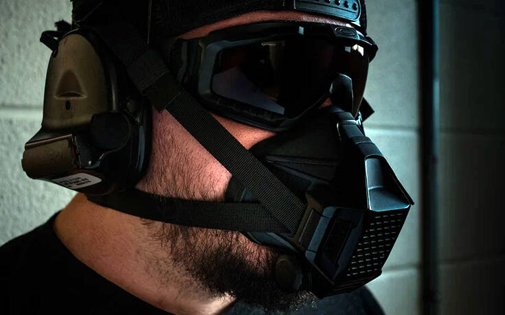 Η μάσκα που κάνει ακόμα και για… πόλεμο