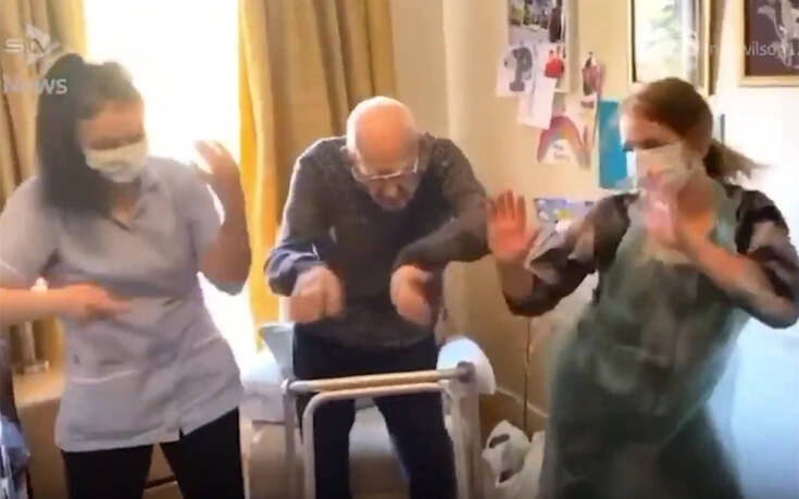 Ο απολαυστικός χορός άνδρα 102 ετών σε οίκο ευγηρίας &#8211; «Είμαι φανατικός της άσκησης» δηλώνει