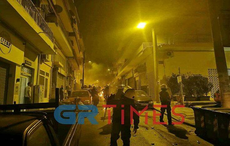 Επεισόδια με βόμβες μολότοφ στη Θεσσαλονίκη – Ρίψη χημικών από την αστυνομία