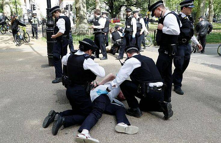 Αιτιολογημένη η βίαιη επέμβαση της αστυνομίας για τη διάλυση συγκέντρωσης στη μνήμη της Σάρα Έβεραρντ