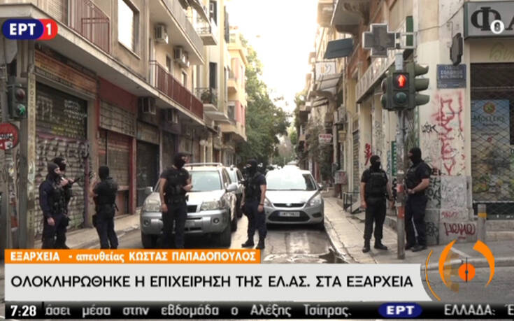 Ολοκληρώθηκε η επιχείρηση στα Εξάρχεια – Απομακρύνθηκαν μητέρες και μικρά παιδιά