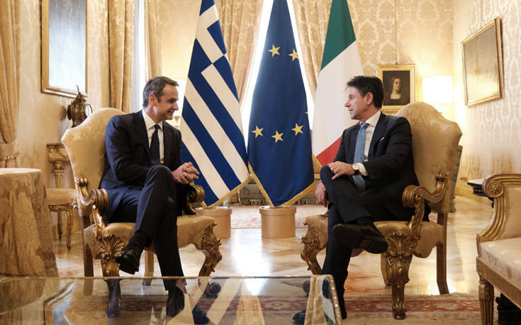 Επικοινωνία Μητσοτάκη με Κόντε για τουρισμό και την πρόταση Μέρκελ &#8211; Μακρόν