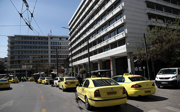 Αυξάνεται ο αριθμός επιβατών σε ΙΧ και ταξί – Τι ισχύει για τον κλιματισμό