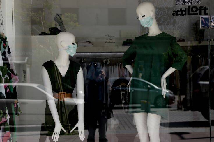 Κορονοϊός: Πώς θα δοκιμάζουμε ρούχα μετά τη σταδιακή άρση των περιοριστικών μέτρων