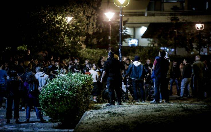 ΚΚΕ: Η κυβέρνηση να εξασφαλίσει περισσότερους δημόσιους χώρους αντί να κλείνει πλατείες