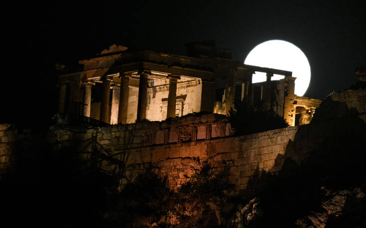 Πανσέληνος και έκλειψη παρασκιάς Σελήνης το βράδυ της Παρασκευής – Ορατή και από την Ελλάδα