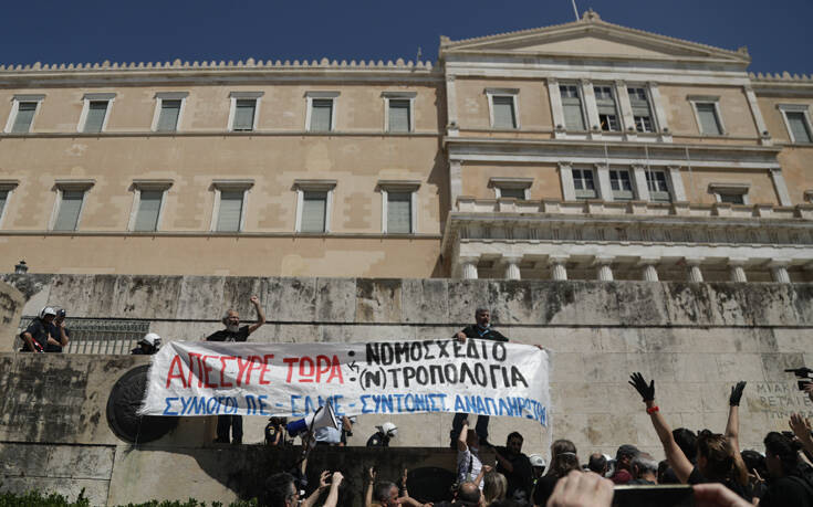 Πανεκπαιδευτικό συλλαλητήριο στις 13:00 στα Προπύλαια