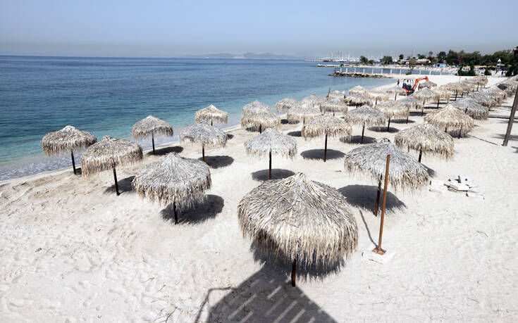 Άρχισαν οι κρατήσεις για ομπρέλες στα beach bar της Επανομής