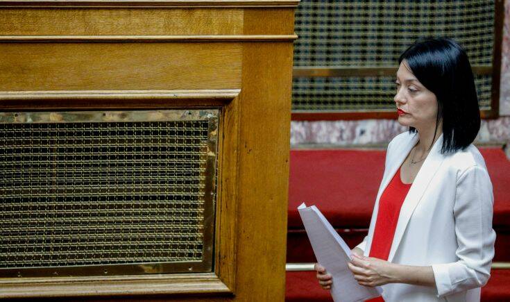 Το Mea Culpa της Νάντια Γιαννακοπούλου για τα «γαλλικά» στο ανοιχτό μικρόφωνο της Βουλής