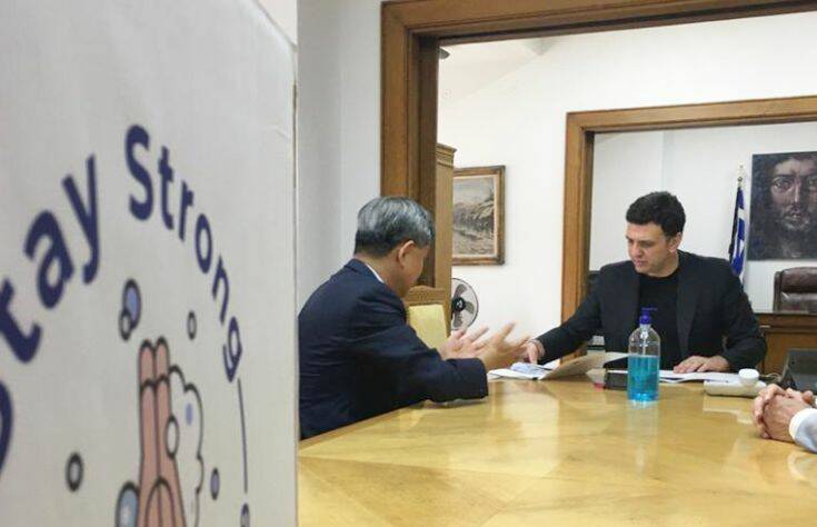 Δέκα χιλιάδες μάσκες δωρεά στο υπουργείο Υγείας – Συνάντηση Κικίλια με τον πρέσβη της Ν.Κορέας