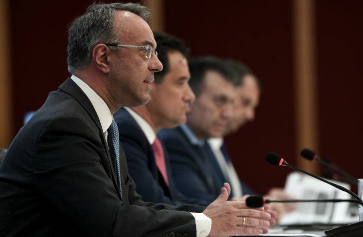 Σταϊκούρας: Μείωση ΦΠΑ σε καφέ, εισιτήρια μεταφορών και σινεμά – Τι ισχύει με αναστολές συμβάσεων και μείωση ενοικίου