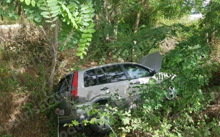 Αυτοκίνητο έπεσε σε γκρεμό στην Ηλεία – Με λίγες γρατζουνιές γλίτωσε η οδηγός