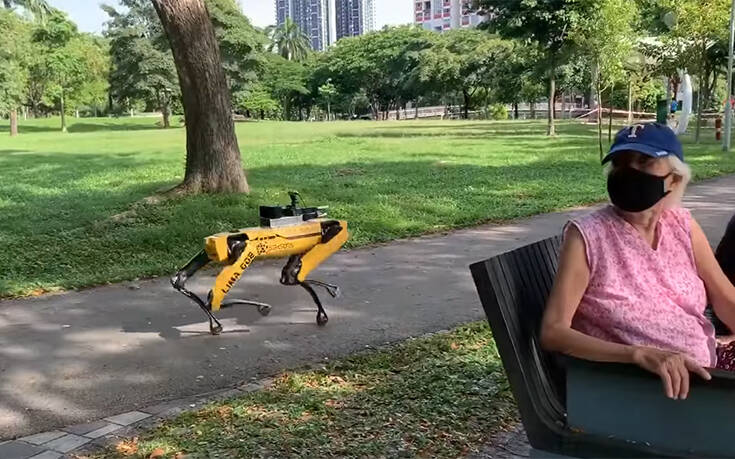 Εικόνα από το μέλλον: Ρομπότ περιπολούν σε πάρκα και κάνουν παρατηρήσεις σε όσους δεν κρατούν αποστάσεις