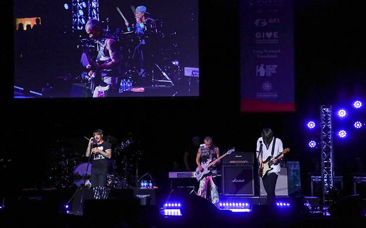 Οι Red Hot Chili Peppers κάνουν… ρελάνς στον κορονοϊό και έρχονται στο Ejekt Festival 2021