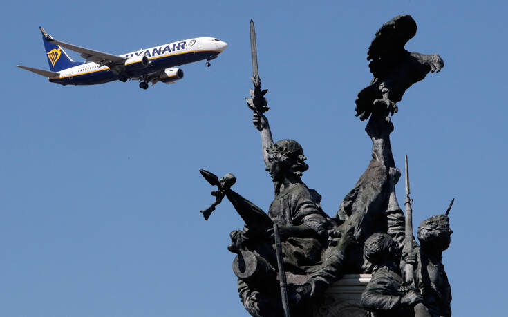 Ryanair: 3.500 απολύσεις εάν δεν υπάρξει συμφωνία για μείωση μισθών