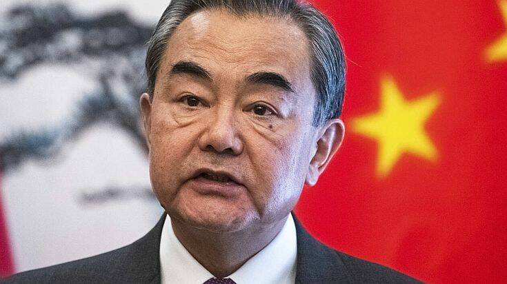 Ο Κινέζος υπουργός Εξωτερικών καλεί τις ΗΠΑ να συνεργαστούν με το Πεκίνο για την καταπολέμηση της Covid-19