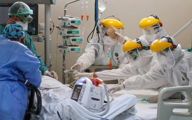 Σχεδόν διπλασιάστηκαν μέσα σε ένα 24ωρο οι νέοι θάνατοι στις ΗΠΑ, από 820 χθες, 1.536 σήμερα