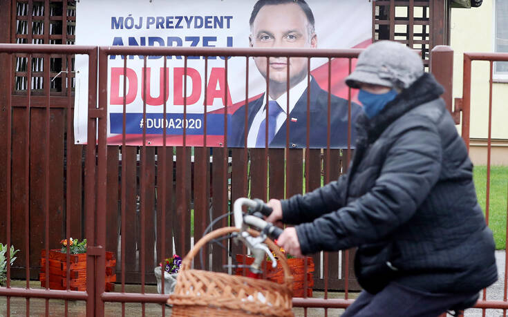 Αναβλήθηκαν οι προεδρικές εκλογές της 10ης Μαΐου στην Πολωνία λόγω κορονοϊού