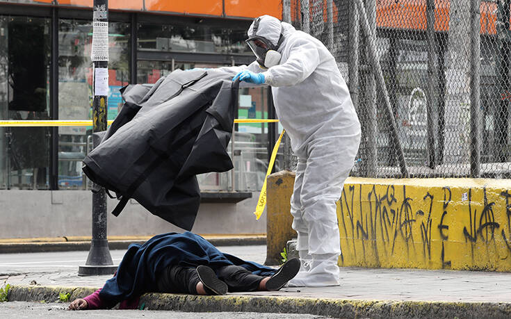 Τραγικές εικόνες: Τουλάχιστον 19 άνθρωποι πέθαναν στο σπίτι ή στους δρόμους του Ισημερινού