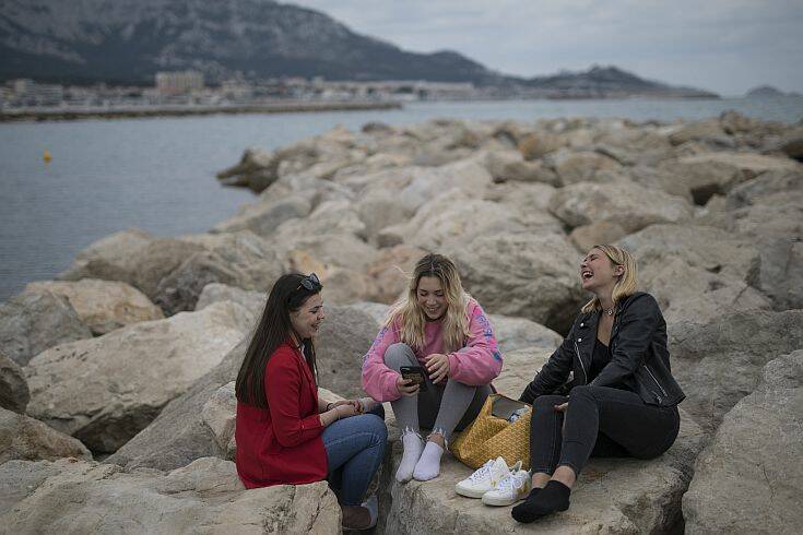Άνοιξαν οι παραλίες στη γαλλική Ριβιέρα – Δεν επιτρέπεται όμως η ηλιοθεραπεία