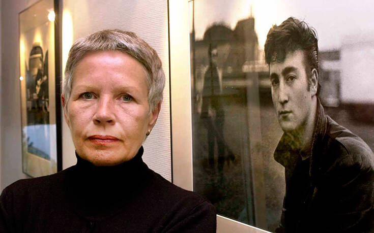 Astrid Kirchherr: Πέθανε η φωτογράφος που τράβηξε τις πρώτες φωτογραφίες των Beatles