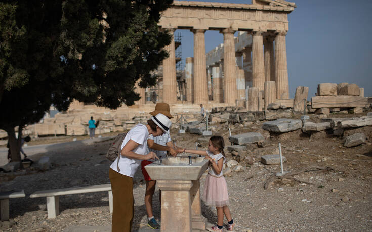 FAZ: Η Ελλάδα δεν αφήνει την πανδημία να την αποθαρρύνει