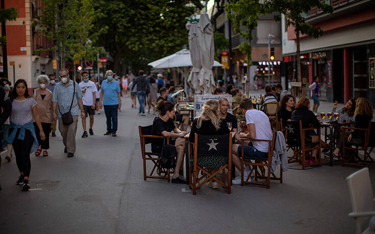 Η Ισπανία αναθεωρεί προς τα κάτω τον απολογισμό των νεκρών &#8211; Σχεδόν 2.000 λιγότεροι θάνατοι