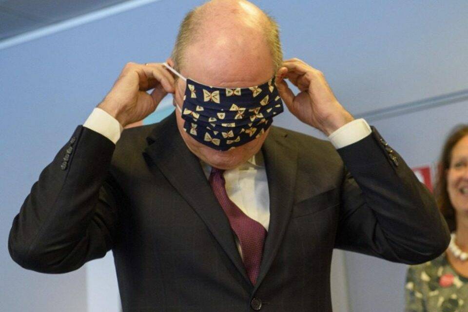 Ο αναπληρωτής πρωθυπουργός του Βελγίου δυσκολεύεται να φορέσει μάσκα