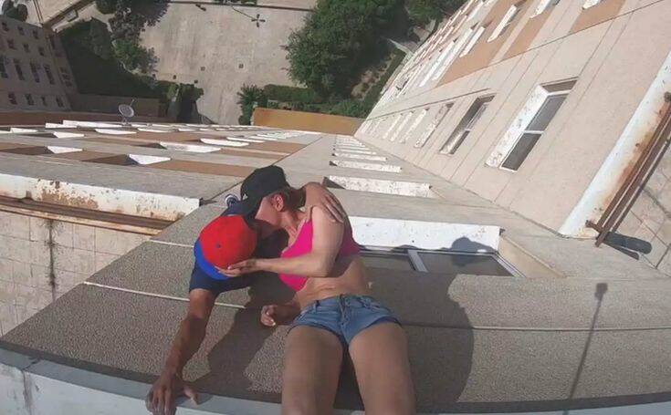 Παρκουρίστας συνελήφθη γιατί ανέβασε βίντεο να φιλάει γυναίκα ενώ κρέμεται από κτήριο