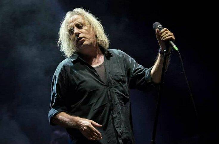 Ο Γιάννης Αγγελάκας γράφει για Δεληβοριά – Ξαρχάκο: «Ύψωσαν το ανάστημά τους και υπερασπίστηκαν το δικαίωμα των καλλιτεχνών στην επιβίωση»