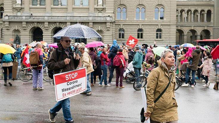 Διαδηλώσεις κατά της καραντίνας στη Βέρνη και άλλες πόλεις της Ελβετίας