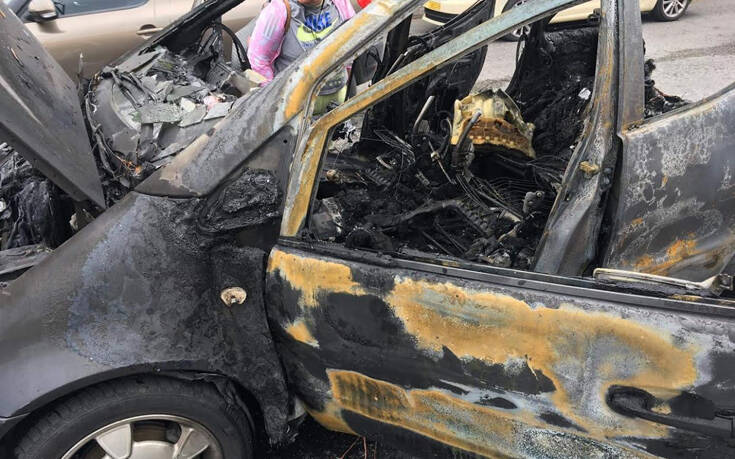 Στις φλόγες αυτοκίνητο στο Γκάζι &#8211; Το εγκατέλειψαν έγκαιρα οι επιβάτες