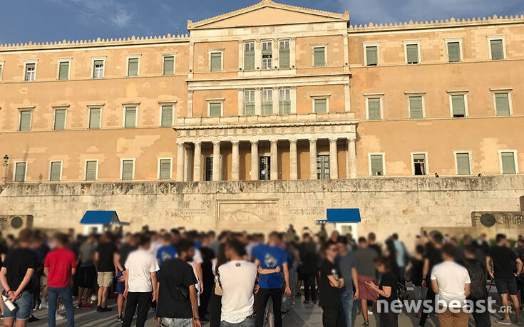 Συγκέντρωση μνήμης για την γενοκτονία των Ποντίων στο Σύνταγμα – Συνωστισμός στην αλλαγή φρουράς