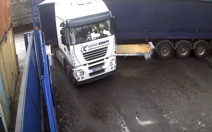 Οδηγός νταλίκας φέρνει την καταστροφή αλλά&#8230; δεν το βάζει κάτω