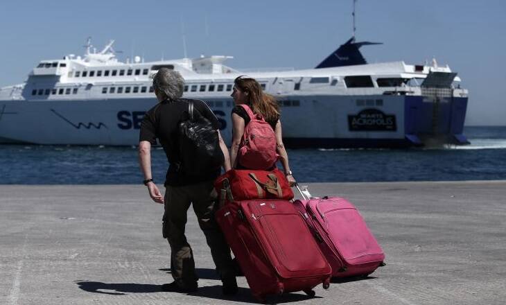 Δημοσκόπηση ΣΚΑΪ: 6 στους 10 Έλληνες θέλουν να πάνε διακοπές με καλές τιμές &#8211; Πώς κρίνουν τον Σωτήρη Τσιόδρα